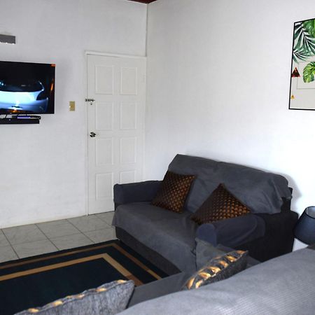 Harriott Heights Apartment Mandeville Exterior photo